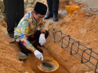 Bupati Nunukan, H. Irwan Sabri, menghadiri acara peletakan batu pertama pembangunan Gereja Sidang Jemaat Kristus (GSJK), di Jalan Hasanudin RT 05 RW 02, Kelurahan Selisun, Nunukan Selatan, Kamis (30/04/2026). Dok.Prokopim.