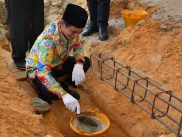 Bupati Nunukan, H. Irwan Sabri, menghadiri acara peletakan batu pertama pembangunan Gereja Sidang Jemaat Kristus (GSJK), di Jalan Hasanudin RT 05 RW 02, Kelurahan Selisun, Nunukan Selatan, Kamis (30/04/2026). Dok.Prokopim.