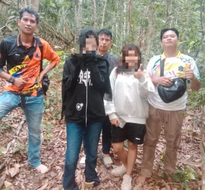 
					Tim Rescue menyelamatkan dua gadis remaja yang tersesat di kawasan hutan wisata Desa Binusan, Minggu (10/5/2026). Dok.BPBD Nunukan.