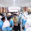 Bupati Nunukan, Irwan Sabri, melepas keberangkatan 222 Calon Jemaah Haji (CJH) Kabupaten Nunukan Tahun 1447 Hijriah/2026 Masehi, Kamis (30/4/2026). Dok.Prokopim.