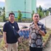 Anggota DPRD Nunukan, Andre Pratama bersama Humas PT Sampurna saat monitoring harga TBS di Pulau Sebatik. Dok.Andre Pratama.