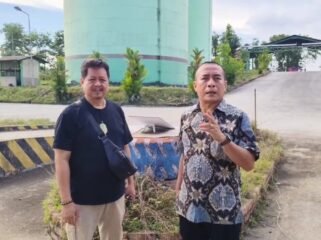 Anggota DPRD Nunukan, Andre Pratama bersama Humas PT Sampurna saat monitoring harga TBS di Pulau Sebatik. Dok.Andre Pratama.