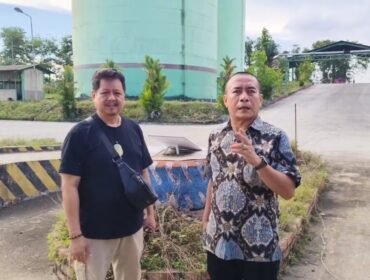 Anggota DPRD Nunukan, Andre Pratama bersama Humas PT Sampurna saat monitoring harga TBS di Pulau Sebatik. Dok.Andre Pratama.