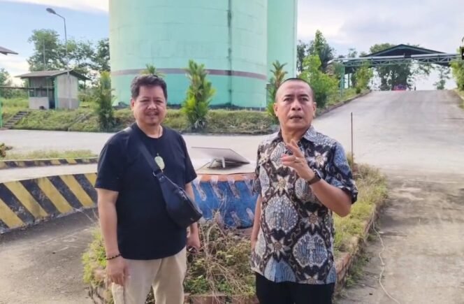 
					Anggota DPRD Nunukan, Andre Pratama bersama Humas PT Sampurna saat monitoring harga TBS di Pulau Sebatik. Dok.Andre Pratama.