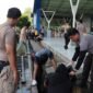 Aksi polisi di Nunukan saat mengimplementasikan 'Indonesia ASRI', Selasa (9/6/2026). Ratusan polisi membersihkan jalan protokol, mulai alun alun hingga pelabuhan Tunon Taka. Dok.Polres Nunukan.