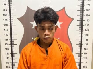 Tersangka AA (23), karyawan gudang Sembako yang mencuri uang bosnya melalui SMS banking. Dok.Polsek Nunukan.