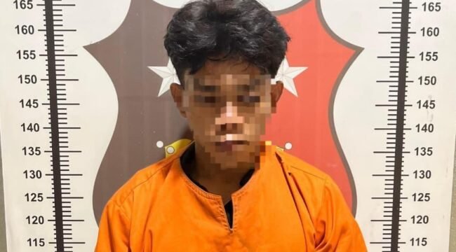 Tersangka AA (23), karyawan gudang Sembako yang mencuri uang bosnya melalui SMS banking. Dok.Polsek Nunukan.