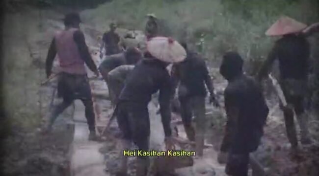 Unggahan status medsos warga Krayan yang ditujukan sebagai sindiran bagi pemerintah yang dianggap abai atas kondisi jalanan Krayan. Dok.Oktafianus Ramli.