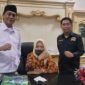 Ketua DPRD Nunukan, Rachma Leppa Hafid (duduk), Muhammad Mansur (kemeja putih) dan Andi Fajrul Syam. 
