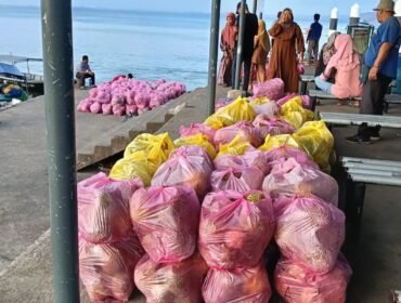 Puluhan plastik buah durian yang akan dikirim ke Tawau Malaysia melalui Pulau Sebatik. Dok.Asdar.