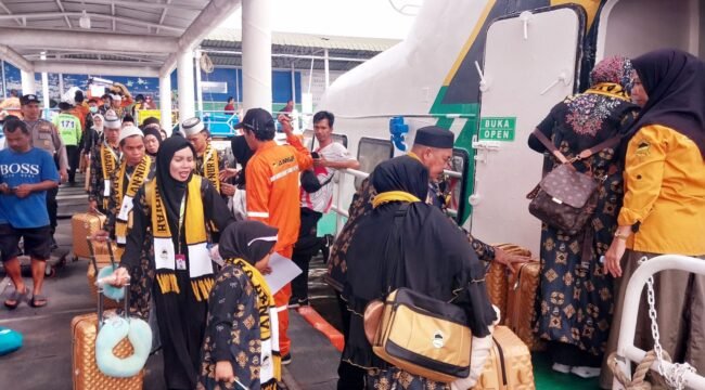 Jamaah Umroh An Nur Kaltara Arafah, berangkat melalui Pelabuhan Tunon Taka, Nunukan. Dok.Budi
