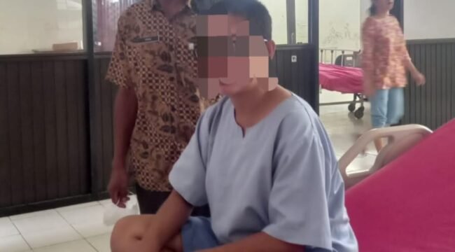 Seorang wanita bernama IR (34), warga Jalan Hasanuddin RT 11, Nunukan Timur, Nunukan, Kalimantan Utara, dibawa ke RSJ di Kota Tarakan, untuk mendapat penanganan kejiwaan, Rabu (22/7/2026). Dok.DSP3A Nunukan.