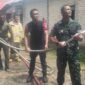 Sejumlah anggota TNI dari Kodim 0911/Nunukan merespon cepat kebakaran yang terjadi di depan SDN 009 Nunukan, yang merupakan rumah seorang security RSUD Nunukan. Dok.Kodim 0911/Nnk.