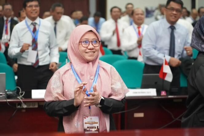
					Wakil Ketua DPRD Kabupaten Nunukan, Arpiah,  saat mengikuti Program Pemantapan Nilai-Nilai Kebangsaan (PPNK) Lemhannas RI gelombang 119, di Kantor Lemhannas, Jakarta. Dok.DPRD Nunukan.