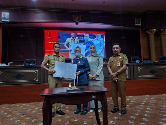 
					Penandatanganan Nota KUA dan PPAS Perubahan APBD Kabupaten Nunukan T.A 2026 oleh Bupati Nunukan Irwan Sabri dan Ketua DPRD Nunukan, Rachma Leppa Hafid. Dok.Edy.