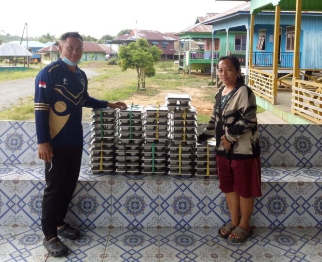 
					Sejumlah menu MBG yang diasalurkan ke Lembaga Sosial dan Ponpes karena anak anak sekolah BDR akibat sebaran kabut asap kiriman dari Bulungan. Dok.Fitra Diani.