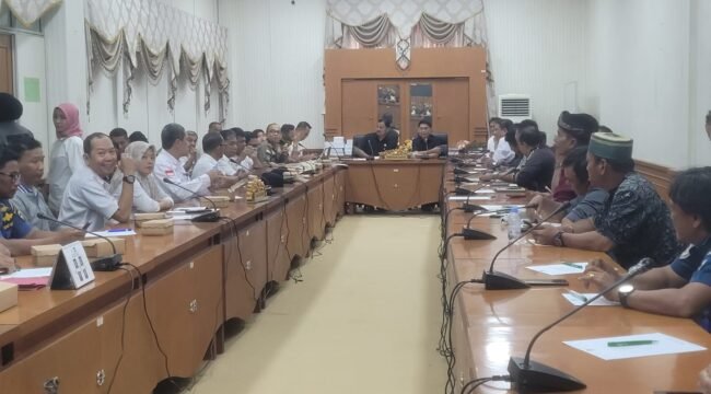 RDP membahas minimnya kuota BBM subsidi untuk petani dan nelayan di perbatasan RI - Malaysia.