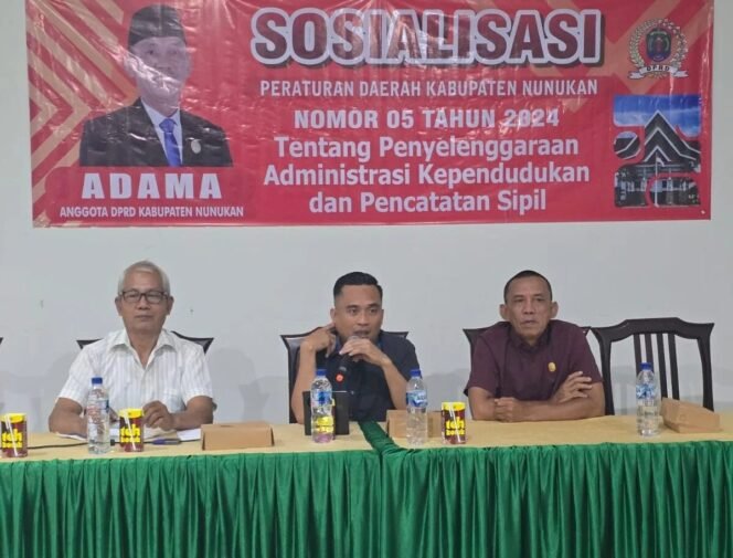 
					Anggota DPRD Nunukan, Kalimantan Utara, Adama, menggelar Sosialisasi Peraturan Daerah (Sosperda) Nomor 5 Tahun 2024 tentang Penyelenggaran Administrasi Kependudukan dan Pencatatan sipil di ballroom hotel Fortune Nunukan, Rabu (05/08/2026). Dok.DPRD Nunukan.