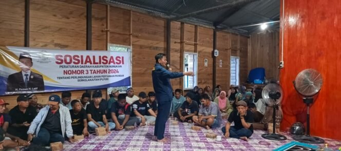
					Anggota DPRD Nunukan, H.Firman Latif, mengingatkan dampak alih fungsi lahan pertanian menjadi perkebunan sawit saat menggelar sosialisasi Peraturan Daerah (Perda) Kabupaten Nunukan Nomor 3 Tahun 2024 mengatur tentang Perlindungan Lahan Pertanian Pangan Berkelanjutan (LP2B), di Pulau Sebatik. Dok.DPRD Nunukan.