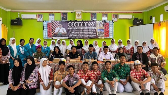 
					Anggota DPRD Nunukan, Muhammad Mansur menggelar Sosialisasi Peraturan Daerah (Sosperda) Nomor 3 Tahun 2021 tentang Fasilitasi Pencegahan dan Penanggulangan terhadap Penyalahgunaan dan Peredaran Gelap Narkotika, Psikotropika, Prekursor Narkotika dan Zat Adiktif lainnya, di SMAN I Nunukan, Rabu (5/8/2026). Dok.DPRD Nunukan.