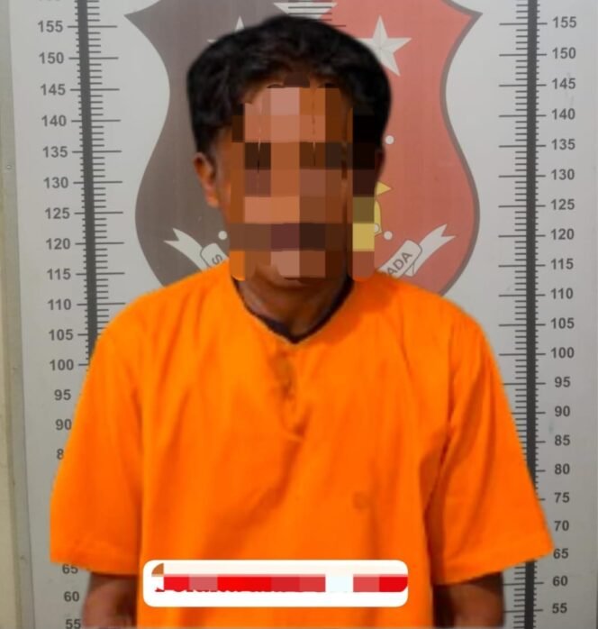 
					JON (57) warga Jalan Era Baru, RT.003, Desa Samaenre Semaja, Kecamatan Sei Menggaris diamankan polisi dalam kasus pencurian emas majikan senilai Rp 75 juta. Dok.Polsek Nunukan.