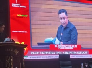 Anggota DPRD Nunukan, Andi Muliyono saat membacakan pandangan Fraksi Gerindera atas Raperda APBDP 2026. Kamis (17/9/2026).