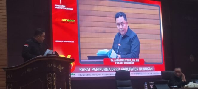 
					Anggota DPRD Nunukan, Andi Muliyono saat membacakan pandangan Fraksi Gerindera atas Raperda APBDP 2026. Kamis (17/9/2026).