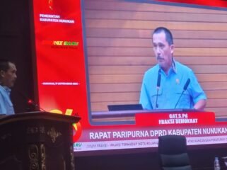 Jubir Fraksi Demokrat DPRD Nunukan, Gat Khaleb membcakan pandangan fraksi menanggapi Raperda APBDP Nunukan 2026. Kamis (17/9/2026).
