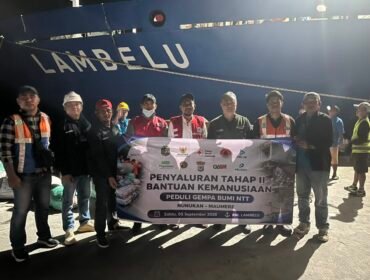 PMI Nunukan salurkan donasi bantuan bencana untuk warga NTT melalui Pelabuhan Tunon Taka, Nunukan. Dok.PMI Nunukan.