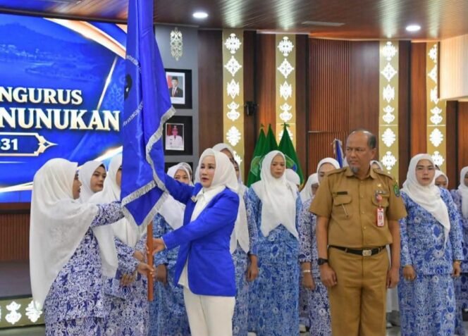 
					Pengukuhan 70 Pengurus Dewan Pimpinan Cabang Ikatan Wanita Pengusaha Indonesia (DPC IWAPI) Kabupaten Nunukan periode 2026–2031. Dok.Prokopim Nunukan.