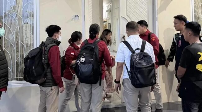 Tim penyidik Jaksa Agung Muda Bidang Tindak Pidana Khusus (Jampidsus) Kejaksaan Agung (Kejagung) menggeledah tiga lokasi terkait kasus korupsi pertambangan batubara oleh PT Citra Cakra Mandiri (PT CCM) di Nunukan, Kalimantan Utara (Kaltara) periode 2013-2025. Dok. Kejagung.