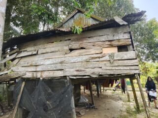 Rumah Lansia bernama Ibu Ringgi (63) warga Jalan Jagung Manis, Kelurahan Mansapa, Nunukan Selatan. Ibu Ringgi tak menerima bantuan rehab rumah karena terdata sebagai Desil 6-10. Dok.Andi Fajrul.