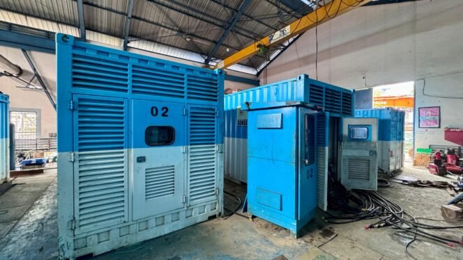 
					Mesin PLTD yang direlokasi PLN dari Tanjung Selor untuk mengantisipasi byarpet dan menjamin pelayanan kelistrikan andal di Nunukan. Dok.PLN Nunukan.