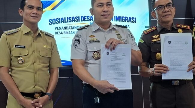 Bupati Nunukan, Irwan Sabri bersama Kakanim Nunukan, Adrian Soetrisno dan Kajari Nunukan, Burhanuddin saat menghadiri sosialisasi PIMPASA di Kantor Imigrasi Nunukan, Senin (21/9/2026). Dok.Budi.