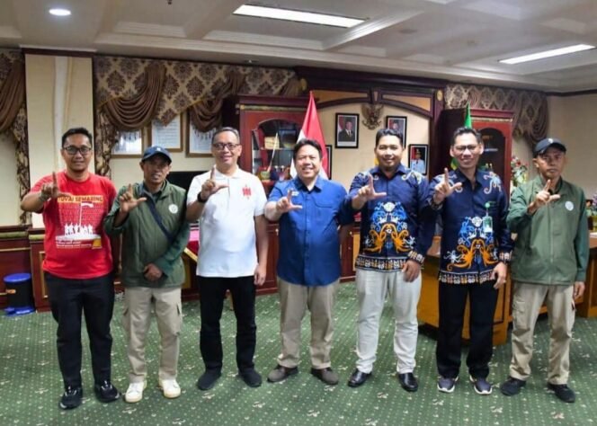 
					Pj. Sekretaris Daerah Nunukan, Raden Iwan Kurniawan, menerima kunjungan silaturahmi dan koordinasi dari Jajaran Balai Taman Nasional (TN) Kayan Mentarang, Jumat (18/6/2026). Dok.Prokopim Nunukan.