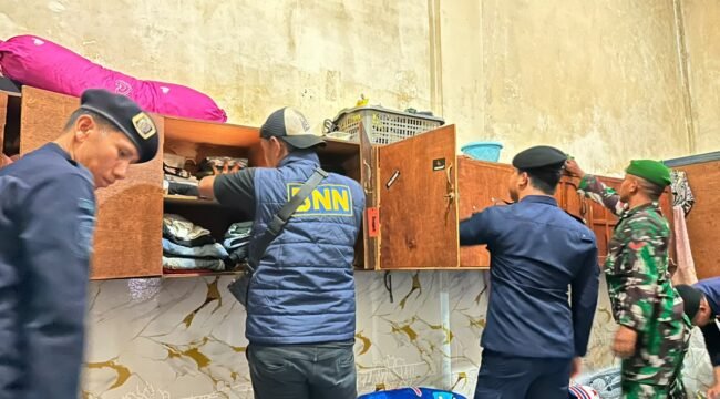 Lembaga Pemasyarakatan (Lapas) Kelas IIB Nunukan, Kalimantan Utara, melaksanakan razia gabungan bersama TNI, Polri, dan Badan Narkotika Nasional (BNN), yang dirangkaikan dengan tes urine bagi Warga Binaan Pemasyarakatan (WBP), Senin (21/09/2026) malam. Dok.LAPAS Nunukan.