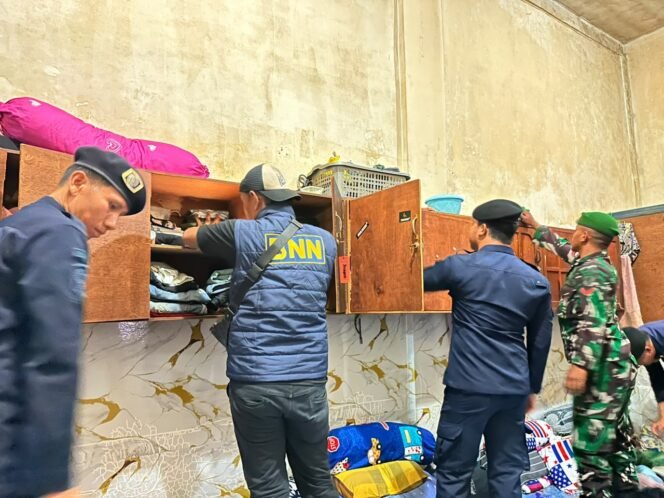 
					Lembaga Pemasyarakatan (Lapas) Kelas IIB Nunukan, Kalimantan Utara, melaksanakan razia gabungan bersama TNI, Polri, dan Badan Narkotika Nasional (BNN), yang dirangkaikan dengan tes urine bagi Warga Binaan Pemasyarakatan (WBP), Senin (21/09/2026) malam. Dok.LAPAS Nunukan.