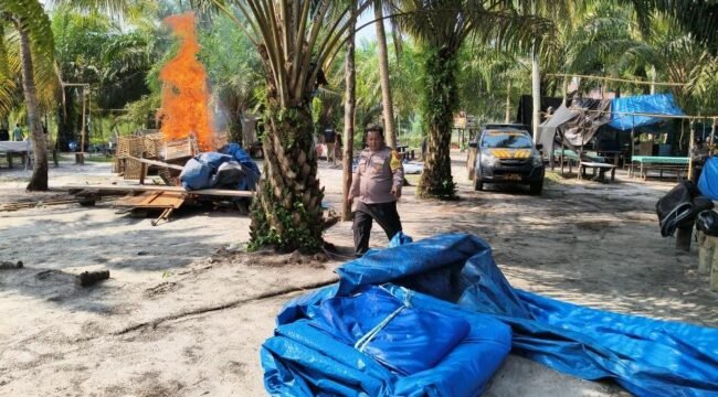 Polisi bakar arena perjudian sabung ayam Tanjung Cantik, Binusan. Dok.Polres Nunukan.