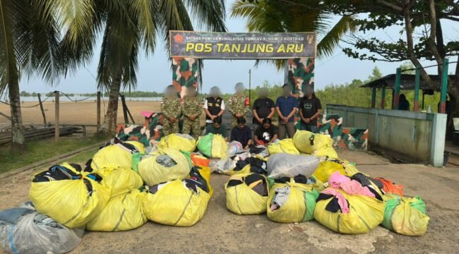 72 karung ballpress yang diamankan Satgas Pamtas RI - Malaysia Yonkav 8/NSW di Pos Tanjung Aru, Sebatik. Dok.Penerangan Yonkav 8/NSW.