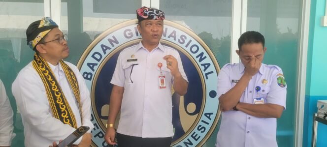 
					Asisten Bidang Pemerintahan dan Kesejahteraan Rakyat Pemprov Kaltara, Sanusi, saat menghadiri peresmian SPPG Sungai Nyamuk Sebatik Timur, Rabu (14/10/2026).