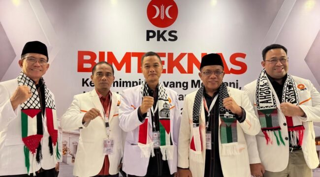 M.Nasir (Kedua dari kanan) berfoto bersama sejumlah Legislator PKS Kaltara di agenda Bimteknas, di Jakarta. Dok.Nasir.
