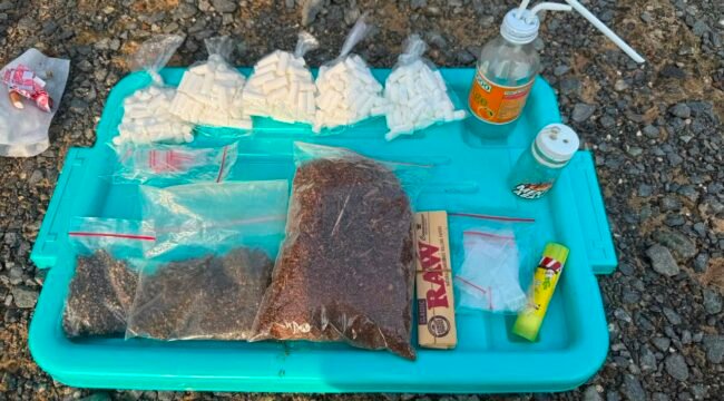 Bungkusan ganja yang diamankan Satgas Pamtas Yonkav 8/NSW di depan Pos Gabma Seimanggaris. Dok. Penerangan Yonkav 8/NSW.