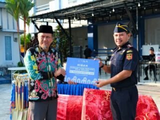 Pemerintah Kabupaten Nunukan, menerima penyerahan hibah barang hasil tegahan periode 205 – 2026, dari Kepala Kantor Pengawasan dan Pelayanan Bea dan Cukai (KPPBC) Nunukan, Rommy Heryadi, Jum'at (30/10/2026). Dok.Prokopim.