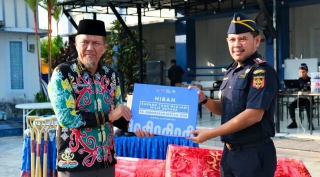 Pemerintah Kabupaten Nunukan, menerima penyerahan hibah barang hasil tegahan periode 205 – 2026, dari Kepala Kantor Pengawasan dan Pelayanan Bea dan Cukai (KPPBC) Nunukan, Rommy Heryadi, Jum'at (30/10/2026). Dok.Prokopim.