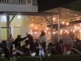 Tangkapan layar perkelahian antar keluarga akibat hubungan asmara tak disetujui viral di Medsos. Dok.Polres Nunukan.