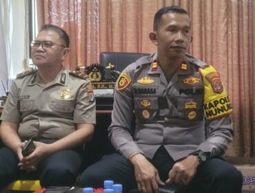 Kapolsek Nunukan Kota, Iptu Disko Barasa (kanan) dan Kasi Humas Polres Nunukan, Ipda Idris.