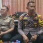 Kapolsek Nunukan Kota, Iptu Disko Barasa (kanan) dan Kasi Humas Polres Nunukan, Ipda Idris.