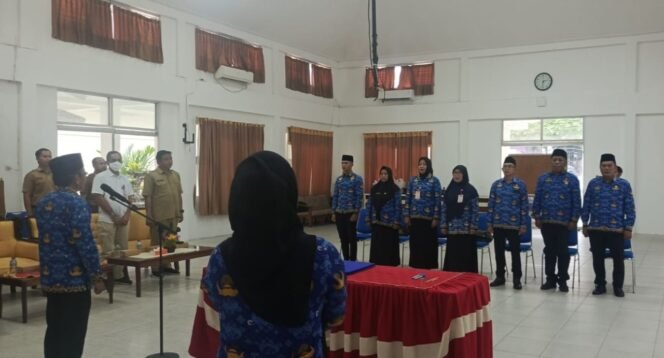
					Pemkab Nunukan, melakukan mutasi terhadap tujuh orang PNS, terdiri dari tiga pejabat pimpinan tinggi pratama dan empat pejabat fungsional, Selasa (27/10/2026). Dok.Fery.