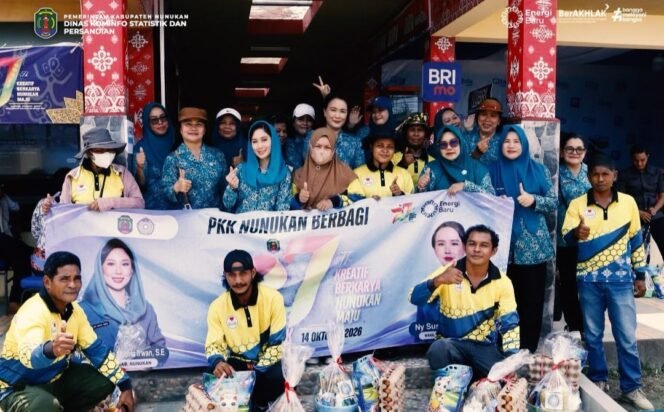 
					Ketua TP PKK Kabupaten Nunukan, Andi Annisa Muthia Irwan, menyerahkan bantuan sembako kepada petugas Satuan Polisi Pamong Praja (Satpol PP), Dinas Perhubungan (Dishub) LLAJ, dan Dinas Lingkungan Hidup (DLH), Rabu (14/10/2026). Dok.Diskominfotik Nunukan.