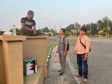 Ilustrasi : Petugas Peksos DSP3A Nunukan lakukan penjangkauan terhadao ODGJ. Dok.DSP3A Nunukan.